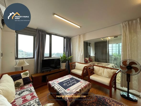 1BR Au Co Street, Tay Ho – Balcony &amp; Modern Living