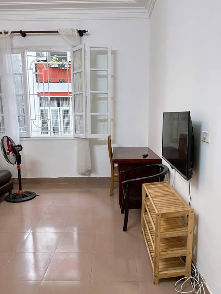 Spacious 1BR in Au Co, Tay Ho