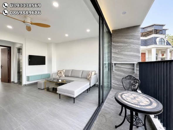 Modern 1BR on Au Co Street, Tay Ho