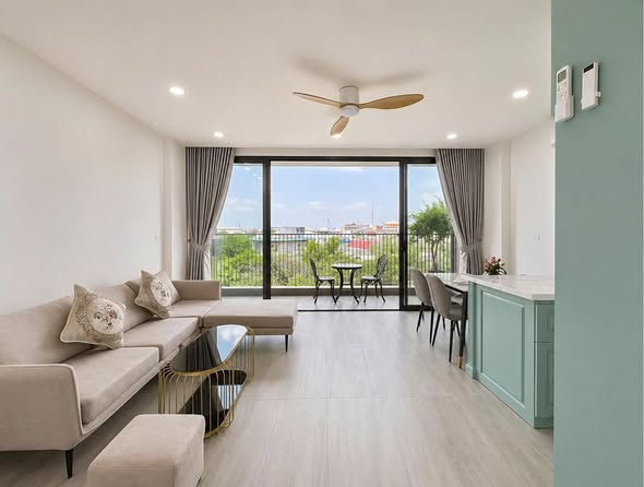 Modern 1BR on Au Co Street, Tay Ho