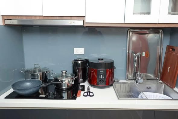 Bright 1BR Apt on Au Co, Tay Ho