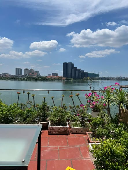Spacious 2BR in Nhat Chieu, Tay Ho