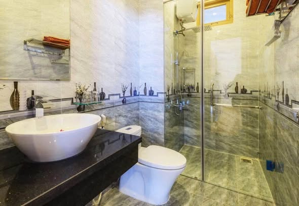 Fully Furnished Studio with Balcony in Khue My Dong 7
