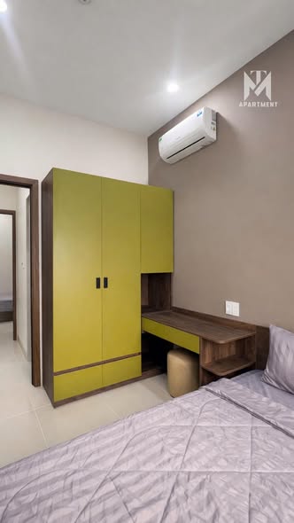 Bright Two-Bedroom Apartment with Washing Machine on Da Man Dong 1