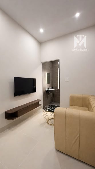Bright Two-Bedroom Apartment with Washing Machine on Da Man Dong 1