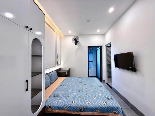 Fully Furnished One-Bedroom Apartment on Tran Thanh Tong Street