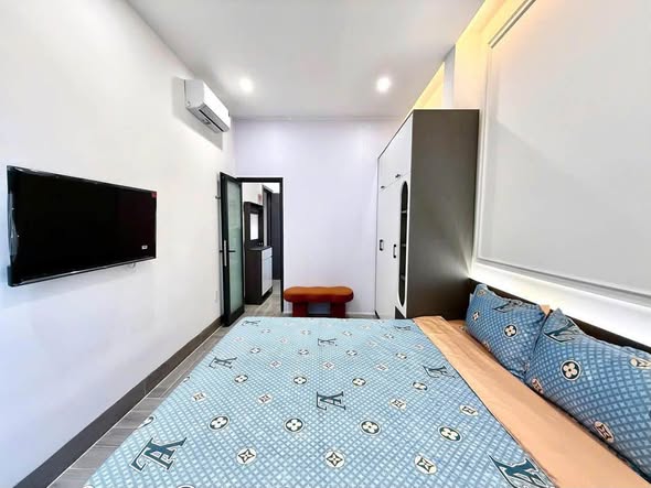 Fully Furnished One-Bedroom Apartment on Tran Thanh Tong Street