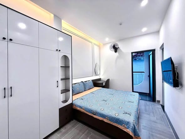Fully Furnished One-Bedroom Apartment on Tran Thanh Tong Street