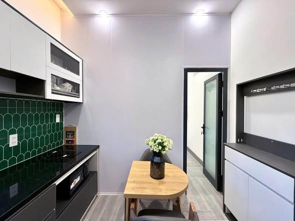Fully Furnished One-Bedroom Apartment on Tran Thanh Tong Street