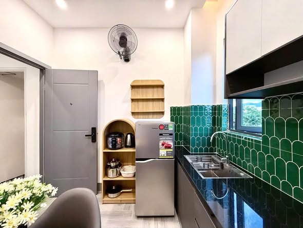 Fully Furnished One-Bedroom Apartment on Tran Thanh Tong Street