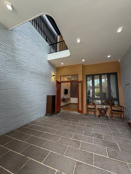Brand-New Fully Furnished Three-Bedroom Park-View House on Da Man 3