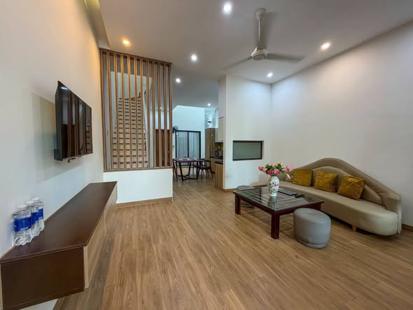 Brand-New Fully Furnished Three-Bedroom Park-View House on Da Man 3