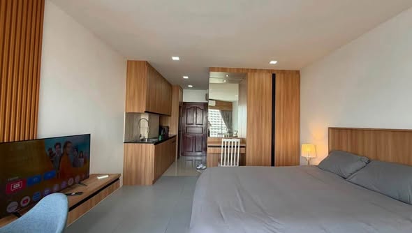 Fully Furnished Studio Condo with Sea View at View Talay 1 Pattaya