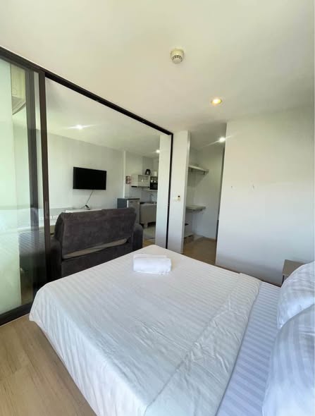Fully Furnished One-Bedroom Condo with Mountain and City View at Zcape 1