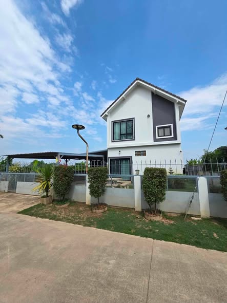 Pet-Friendly Three-Bedroom Two-Storey House with Rice Field View in Chiang Rai