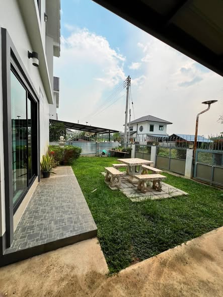 Pet-Friendly Three-Bedroom Two-Storey House with Rice Field View in Chiang Rai