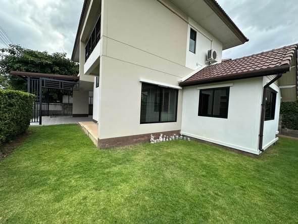 Pet-Friendly Fully Furnished Three-Bedroom House at Wararom Premium Kaew Nawarat