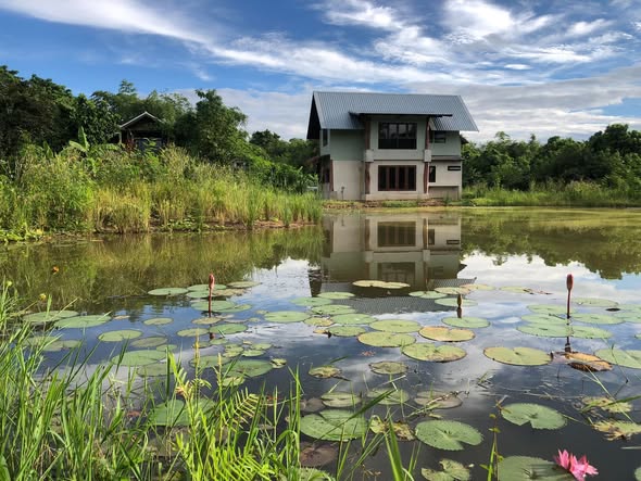 Tranquil 2.5 Bedrooms + 2 Bathrooms Waterfront Home for Long-Term Stay