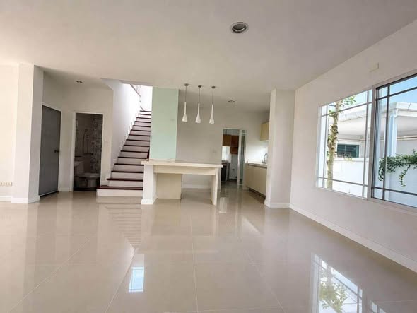 Spacious Three-Bedroom Two-Storey House at Sivalee Mee Chok