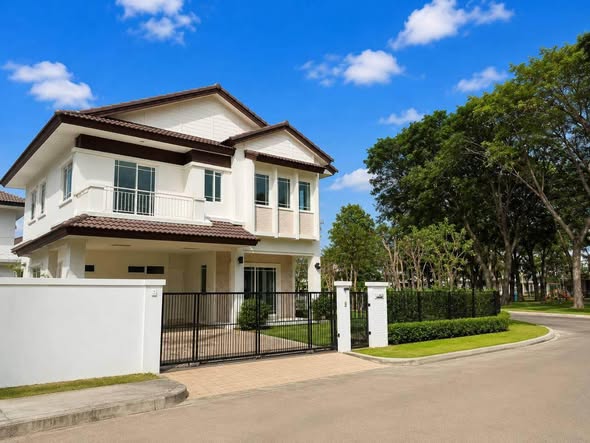 Spacious Three-Bedroom Two-Storey House at Sivalee Mee Chok
