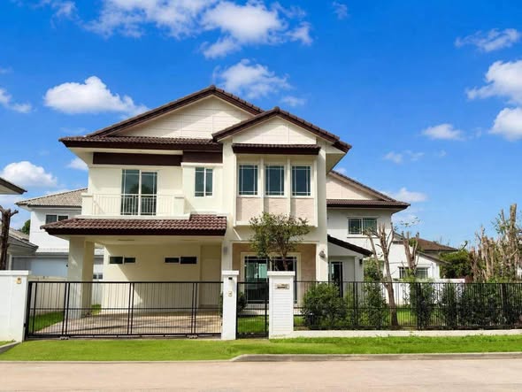 Spacious Three-Bedroom Two-Storey House at Sivalee Mee Chok