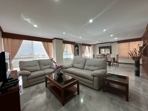 Spacious Three-Bedroom Family Residence with Maid’s Quarter at Icon I Thonglor
