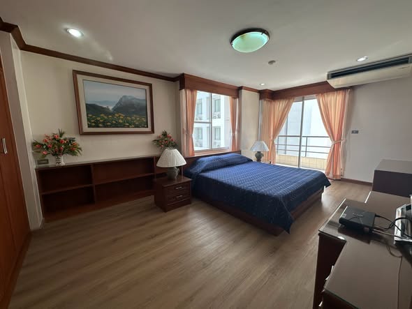 Spacious Three-Bedroom Family Residence with Maid’s Quarter at Icon I Thonglor