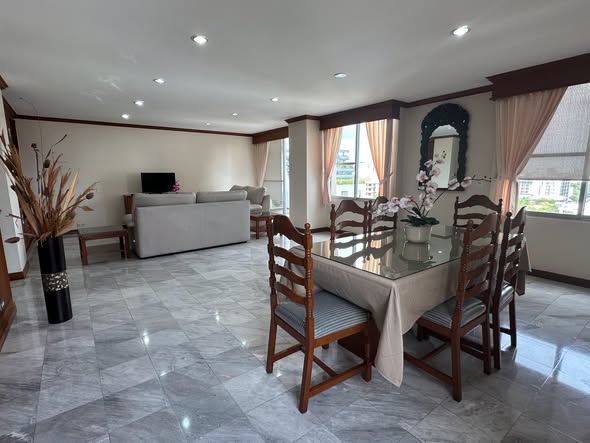 Spacious Three-Bedroom Family Residence with Maid’s Quarter at Icon I Thonglor