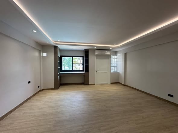 Newly Renovated Pet-Friendly Four-Bedroom Townhome at Regent 71