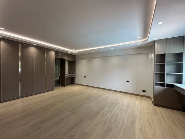 Newly Renovated Pet-Friendly Four-Bedroom Townhome at Regent 71