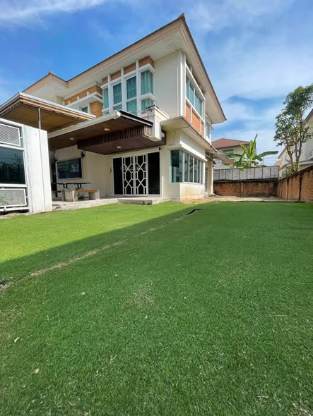 Newly Renovated Pet-Friendly Four-Bedroom Corner House at Le Neo 2 Srinakarin