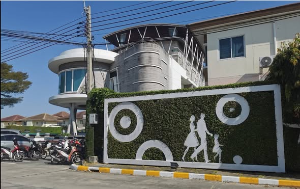 Newly Renovated Pet-Friendly Four-Bedroom Corner House at Le Neo 2 Srinakarin