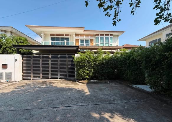 Newly Renovated Pet-Friendly Four-Bedroom Corner House at Le Neo 2 Srinakarin