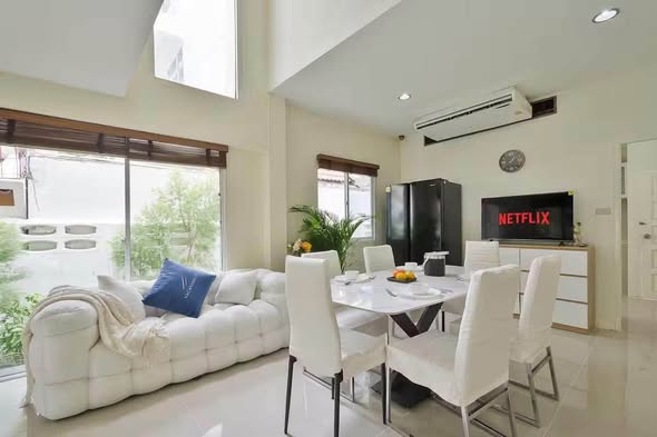 Fully Furnished Five-Bedroom House near BTS Phrom Phong on Sukhumvit 31