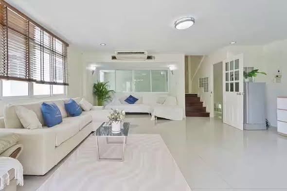 Fully Furnished Five-Bedroom House near BTS Phrom Phong on Sukhumvit 31