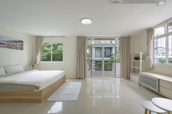 Fully Furnished Five-Bedroom House near BTS Phrom Phong on Sukhumvit 31