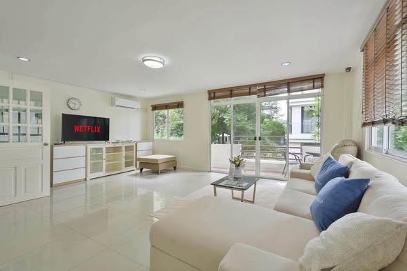Fully Furnished Five-Bedroom House near BTS Phrom Phong on Sukhumvit 31