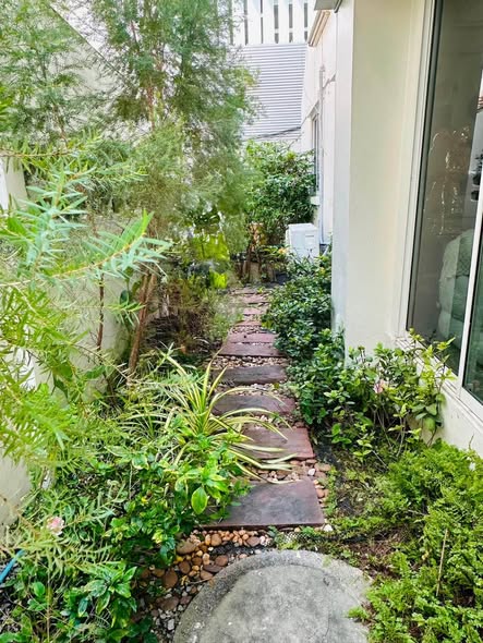 Fully Furnished Five-Bedroom House near BTS Phrom Phong on Sukhumvit 31