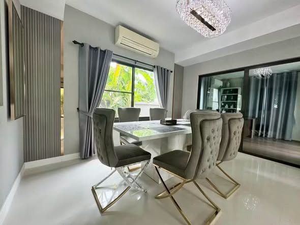 Spacious Four-Bedroom Detached House at Mantana Bangna KM.7