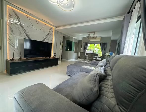 Spacious Four-Bedroom Detached House at Mantana Bangna KM.7