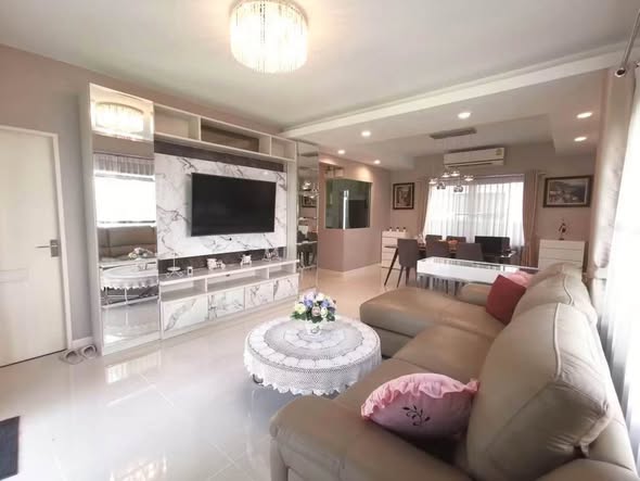 South-Facing Four-Bedroom Detached House at Mantana Bangna KM.7