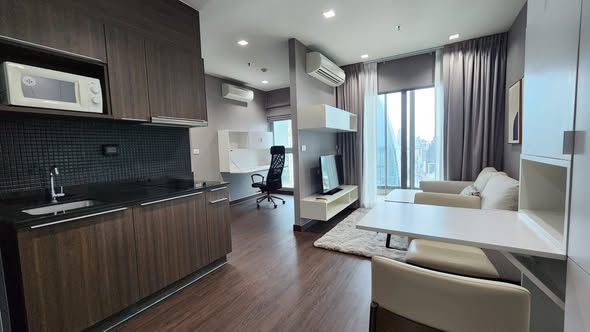 Newly Renovated One-Bedroom Plus Condo with High-Floor View at Ideo Q Phaya Thai
