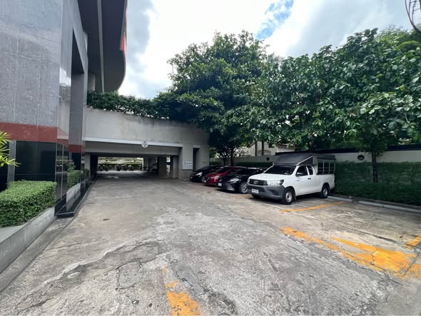 Fully Furnished Three-Bedroom Penthouse with Maid’s Quarter at Chavana Place Ari 4