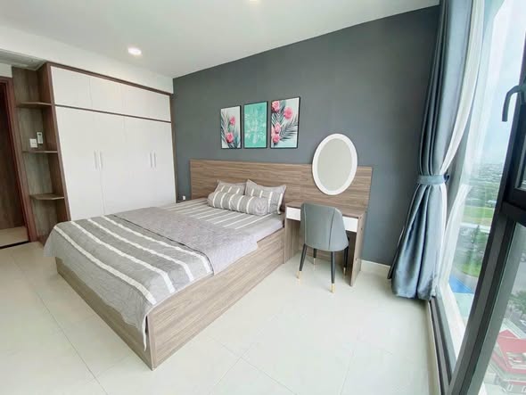 Fully Furnished High-Floor Two-Bedroom Apartment with Three Ceiling Air Conditioners at Gateway