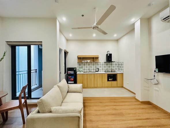 Pet-Friendly Fully Furnished One-Bedroom Apartment Near West Lake on To Ngoc Van Street