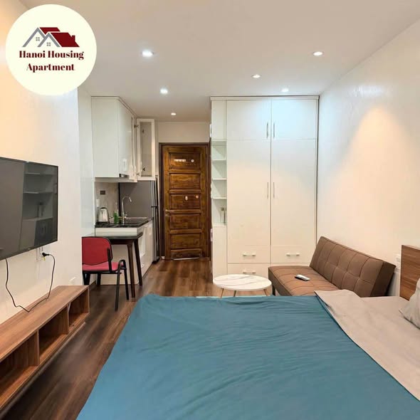 Spacious Fully Furnished Studio with Balcony Near West Lake on Thuy Khue Street