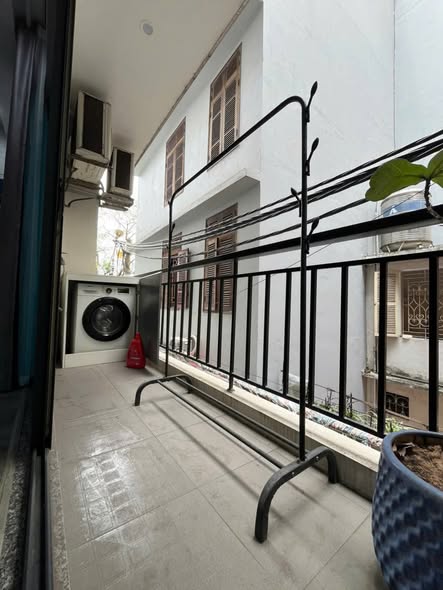 One-Bedroom Apartment on the Fourth Floor Near the Pond on Vu Mien Street