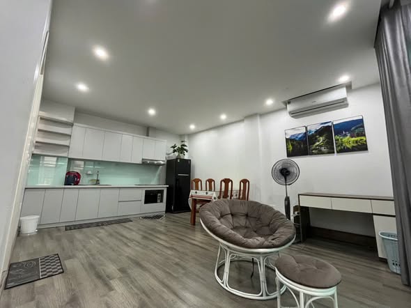 One-Bedroom Apartment on the Fourth Floor Near the Pond on Vu Mien Street