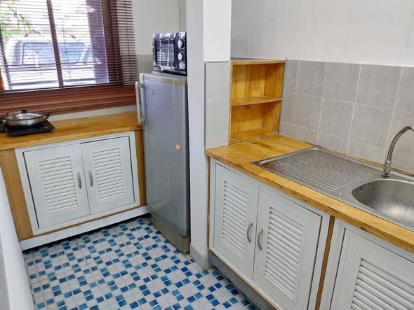 Pet-Friendly Fully Furnished One-Bedroom Townhouse with Free WiFi in Bor Sang