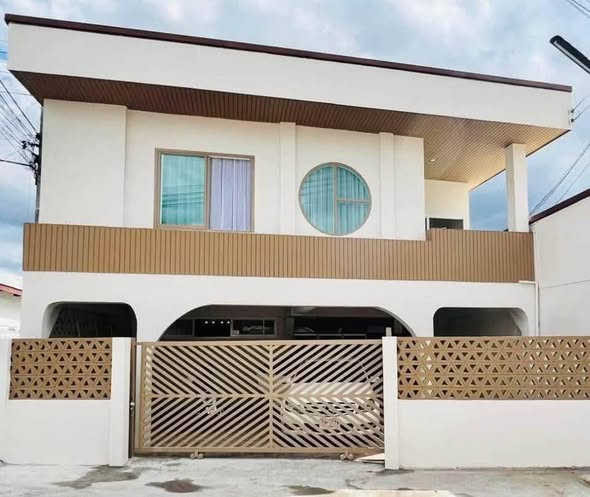 Partly Furnished Two-Bedroom Detached House with Three Parking Spaces in Mae Hia